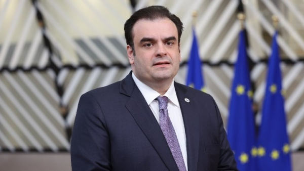 Στο Παρίσι για τη σύνοδο το ΟΟΣΑ ο Κυριάκος Πιερρακάκης - Επαφές με διεθνείς παράγοντες