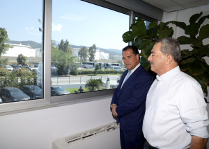 Ο υπουργός Ανάπτυξης Αδωνις Γεωργιάδης από τους ελέγχους που έκανε στα διυλιστήρια, τα οποία κολυμπούν στο χρήμα, αλλά δεν μπορούν να μειώσουν τις τιμές. 