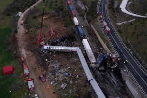 Σύγκρουση τρένων στα Τέμπη: Τουλάχιστον 36 οι νεκροί και 130 τραυματίες