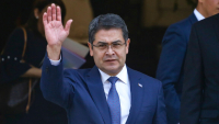 Ονδούρα: Ζητεί από την Interpol να συλληφθεί ο πρώην πρόεδρος, στον οποίο απένειμε χάρη ο Τραμπ