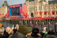 Επίδειξη δύναμης από τον Πούτιν στην Κόκκινη Πλατεία για την Ημέρα της Νίκης, στη σκιά της Ουκρανίας