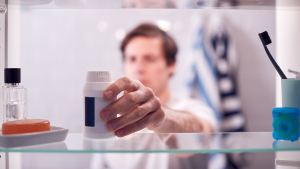 ΠΕΦ: Πληθωρισμός, μειώσεις τιμών και υπερφορολόγηση οδηγούν σε ελλείψεις φαρμάκων