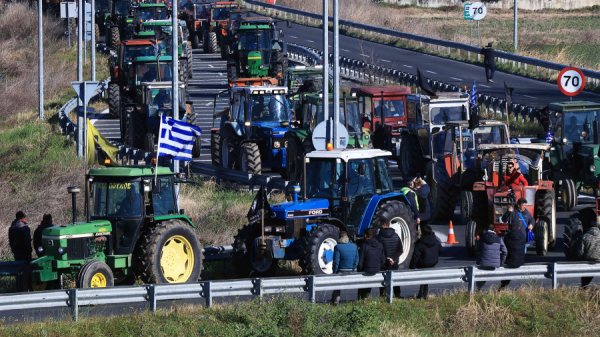 Αγροτικά μπλόκα: Προσωρινή παύση ενόψει Πρωτοχρονιάς