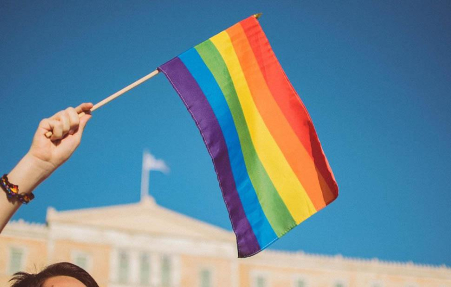 New York Times: Η Ελλάδα γίνεται η πρώτη ορθόδοξη χώρα που θα επιτρέψει τον γάμο ομοφύλων