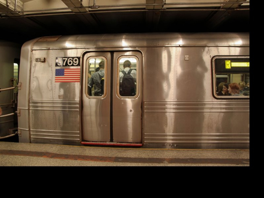 ΗΠΑ: Η Νέα Υόρκη καταργεί το μέτρο της υποχρεωτικής χρήσης μάσκας στα ΜΜΜ