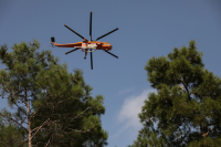 Ελικόπτερο επιχειρεί σε πυρκαγιά στα Στουρναρέικα του Δήμου Πύλης στο Ν. Τρικάλων