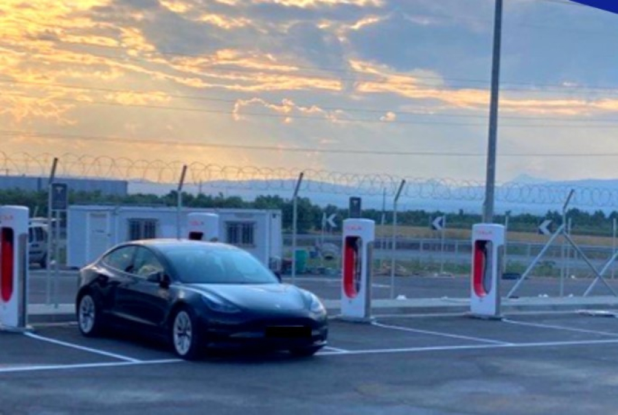 Nέα Οδός: Συνεργασία με Tesla για εγκατάσταση ταχυφορτιστών ηλεκτρικών αυτοκινήτων