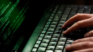 Έρευνα ΕΣΕΕ: Ένας στους πέντε Έλληνες που έπεσαν θύματα διαδικτυακής απάτης είχε οικονομικές απώλειες