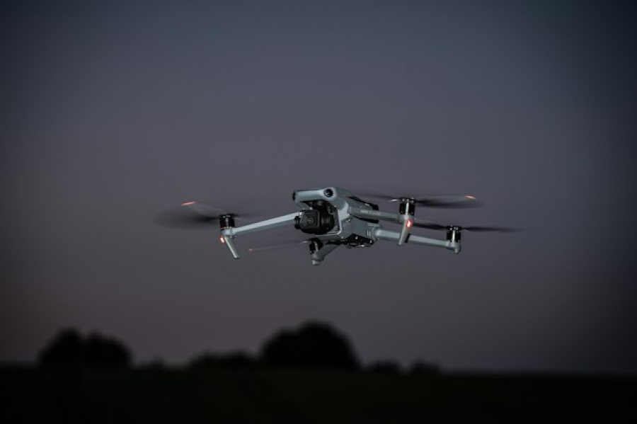 Drones: Γιατί οι ευρωπαϊκές επιχειρήσεις ζητούν άδεια να τα καταρρίπτουν (Reuters)