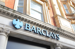 Barclays: Καθαρά κέρδη 6,38 δισ. λιρών για το 2021