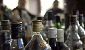 Η υψηλή φορολογία τροφοδοτεί το λαθρεμπόριο αλκοόλ – Στο επίκεντρο ημερίδων η παράνομη διακίνηση