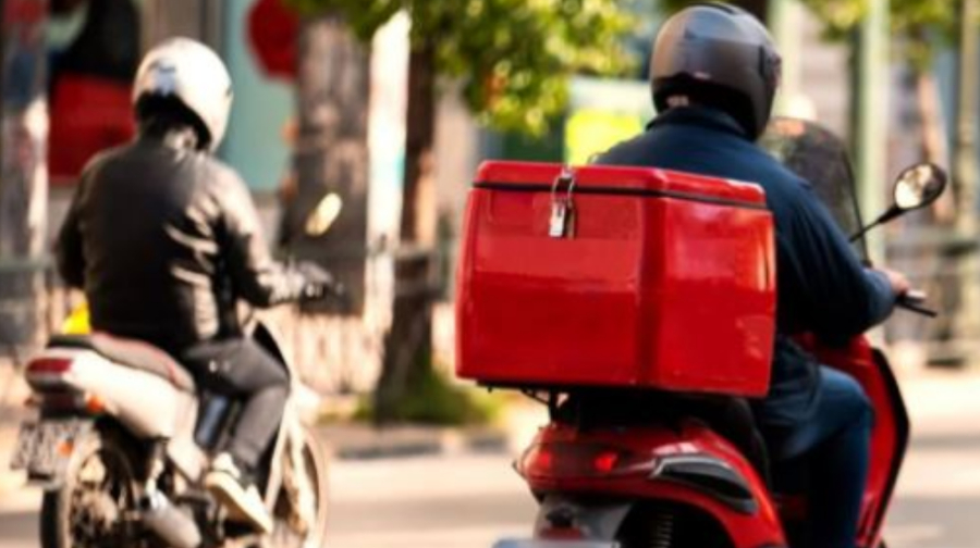 Γαλλία: Ενώσεις εργαζομένων προσέφυγαν στη δικαιοσύνη κατά των πλατφορμών Deliveroo και Uber Eats