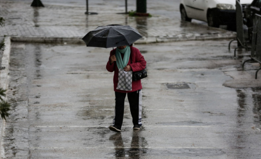Καιρός: Τοπικές βροχές αύριο στην Αττική
