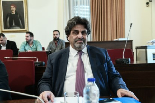 Ο πρόεδρος της Επιτροπής Ιωάννης – Κωνσταντίνος Χαλκιάς, επίτιμος πρόεδρος του Νομικού Συμβουλίου του Κράτους.
