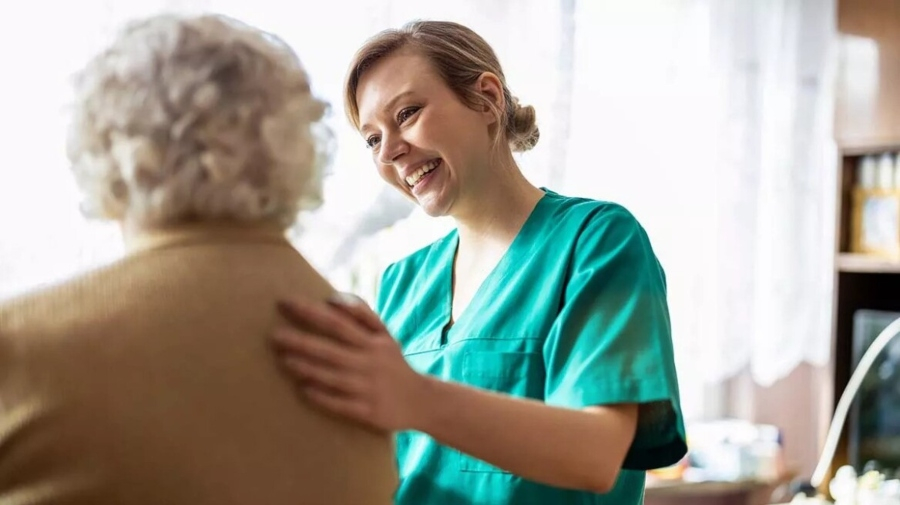 UCL: Συμπτώματα κατάθλιψης στη μέση ηλικία συνδέονται με αυξημένο κίνδυνο άνοιας