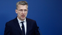 Άκης Σκέρτσος: Έγινε πράγματι η Ελλάδα «Βουλγαρία» στους μισθούς;