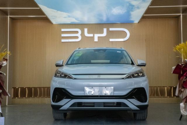 Η άνοδος των πωλήσεων της BYD άρχισε να προβληματίζει την Τesla
