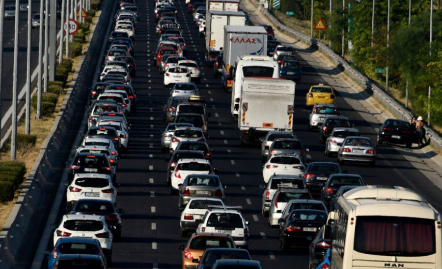 Με δυσκολίες ξεκίνησε η εβδομάδα για τους οδηγούς που κινούνται στους δρόμους της Αθήνας