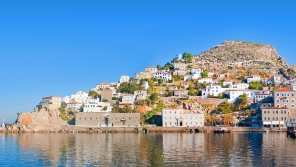 Μόνο με άδεια τα οχήματα στην Ύδρα – Ποιοι εξαιρούνται και πώς γίνεται η αίτηση