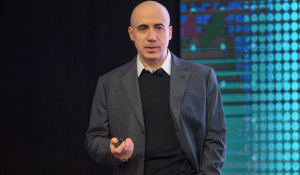 Ο δισεκατομμυριούχος Γιούρι Μίλνερ απαρνείται τη ρωσική του υπηκοότητα