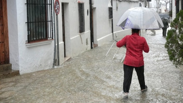 Πορτογαλία: Ισχυρές βροχές σαρώνουν εκ νέου τη χώρα, χιλιάδες άνθρωποι απομακρύνθηκαν από τα σπίτια τους