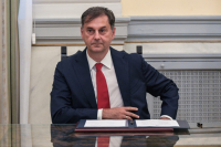 Ο Χάρης Θεοχάρης θα εκπροσωπήσει την Ελλάδα στο Συμβούλιο Ειρήνης για τη Γάζα