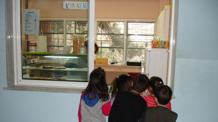 Στην τριετή παράταση των μισθώσεων συμπεριλαμβάνονται και τα κυλικεία των σχολείων