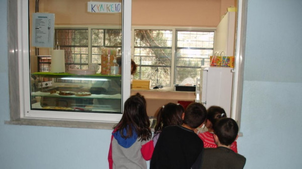 Στην τριετή παράταση των μισθώσεων συμπεριλαμβάνονται και τα κυλικεία των σχολείων