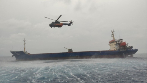 Φορτηγό πλοίο βυθίστηκε βόρεια της Άνδρου: Σώοι οι εννέα ναυτικοί