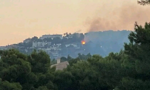 Υπό μερικό έλεγχο η φωτιά στην Κηφισιά