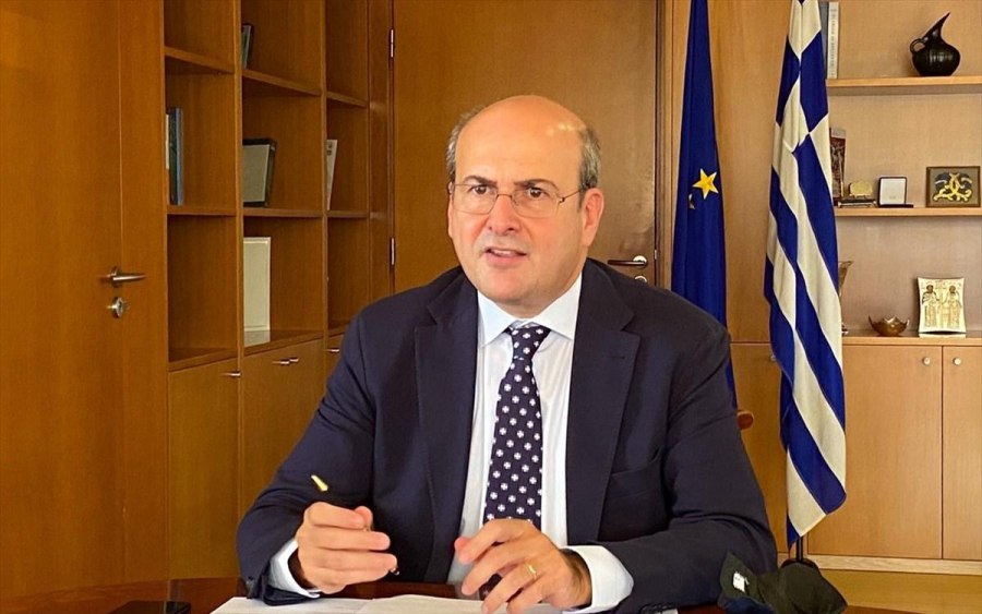 Χατζηδάκης: Εμείς είμαστε με τους νέους και την κοινή λογική, εσείς με τα δόγματά σας