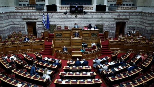 Βουλή: Με ψήφους της ΝΔ παρατείνεται η αναστολή κατεδαφίσεων σε αιγιαλούς και παραλίες έως 31/3
