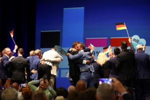 AfD: Πρώτη δύναμη με 43,8% στις εκλογές της Σαξονίας-Άνχαλτ – Ανοιχτός ο σχηματισμός κυβέρνησης