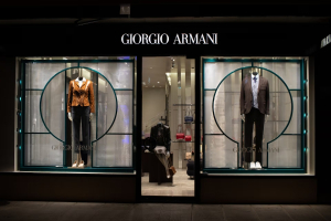 Armani: Αυξημένα 3,2% τα EBITDA στα 152,7 εκατ. ευρώ για το 2025 - Μειώθηκαν 2,8% τα έσοδα