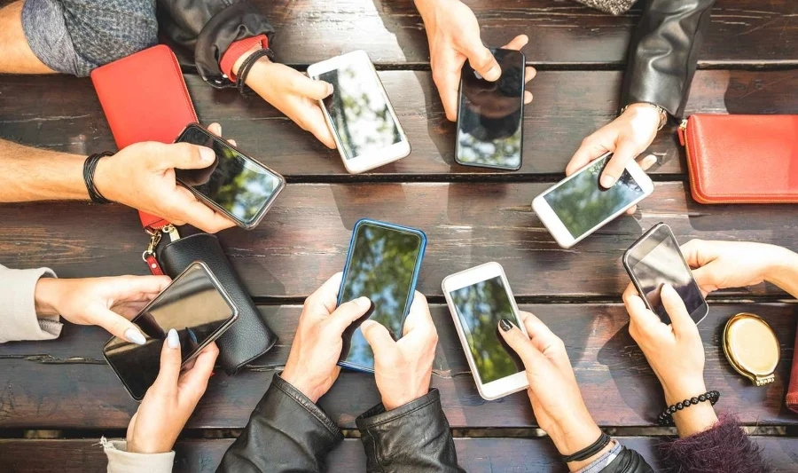 Counterpoint Research: Πτώση 14,3% στις παγκόσμιες αποστολές smartphones το 2026