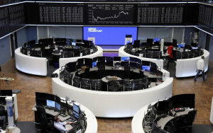 Με μεικτά πρόσημα έκλεισαν οι ευρωαγορές με το βλέμμα στα μάκρο