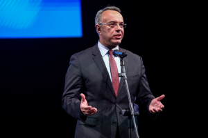 Σταϊκούρας: Απάντηση στο αβέβαιο περιβάλλον η συνεργασία Ελλάδας - Γαλλίας