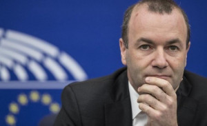 Βέμπερ: Η ΕΕ μπορεί να είναι επικριτική απέναντι στους Βρετανούς και τους Αμερικανούς