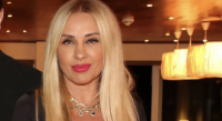 Πέθανε σε ηλικία 56 ετών Γωγώ Μαστροκώστα, σύζυγος του Τραϊανού Δέλλα