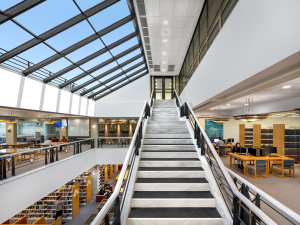 “The Deal Room”: Deree και AEON Group δημιουργούν ένα νέο πρότυπο συνεργασίας μεταξύ ακαδημαϊκού χώρου και αγοράς