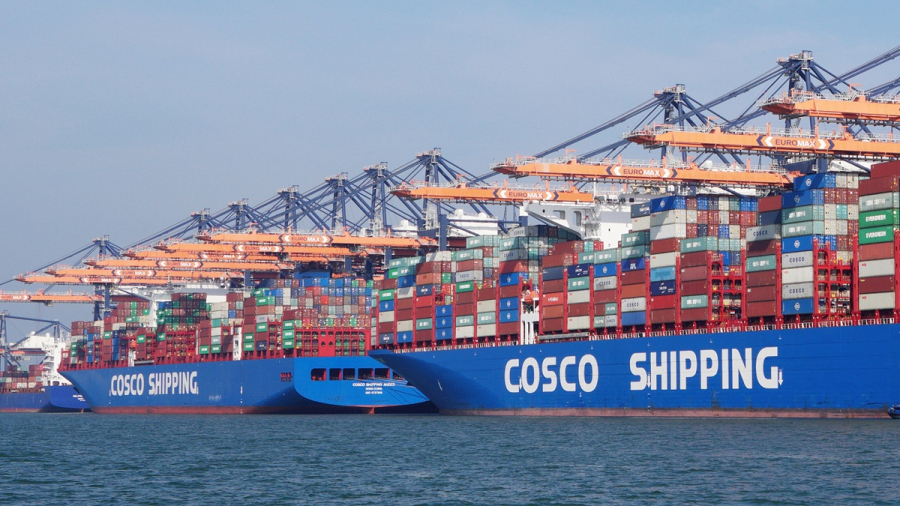 Ο γερμανικός Τύπος εξετάζει την επένδυση της Cosco στο λιμάνι του Πειραιά