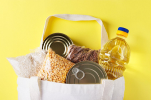 Βρετανία: Η άνοδος του κόστους διαβίωσης στρέφει τους πολίτες προς φθηνότερες λύσεις διατροφής