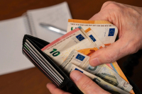 Eurostat: Άνοδος άνω του 30% στις αποδοχές των Ελλήνων από το 2019