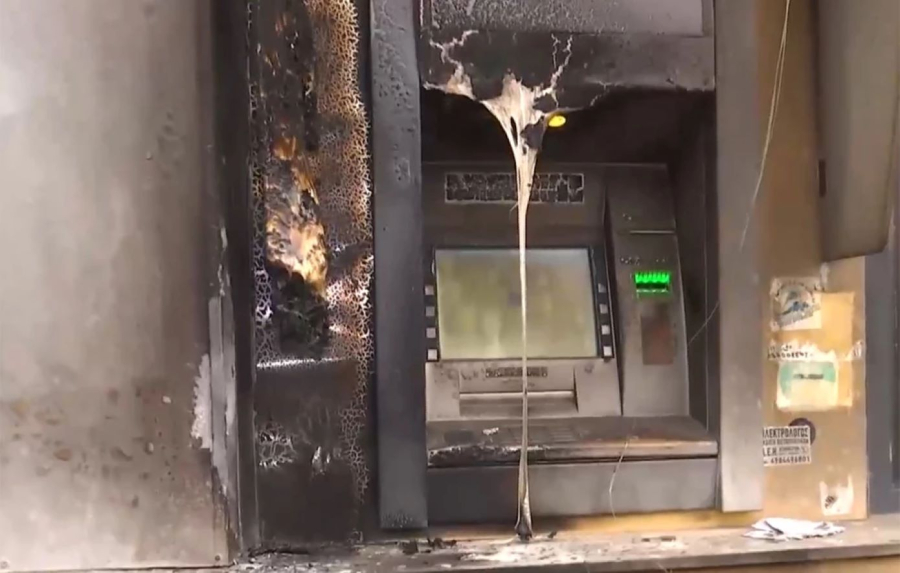 Ανατίναξαν ΑΤΜ Τράπεζας στο Βόλο και πήραν όλα τα χρήματα