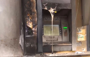 Ανατίναξαν ΑΤΜ Τράπεζας στο Βόλο και πήραν όλα τα χρήματα