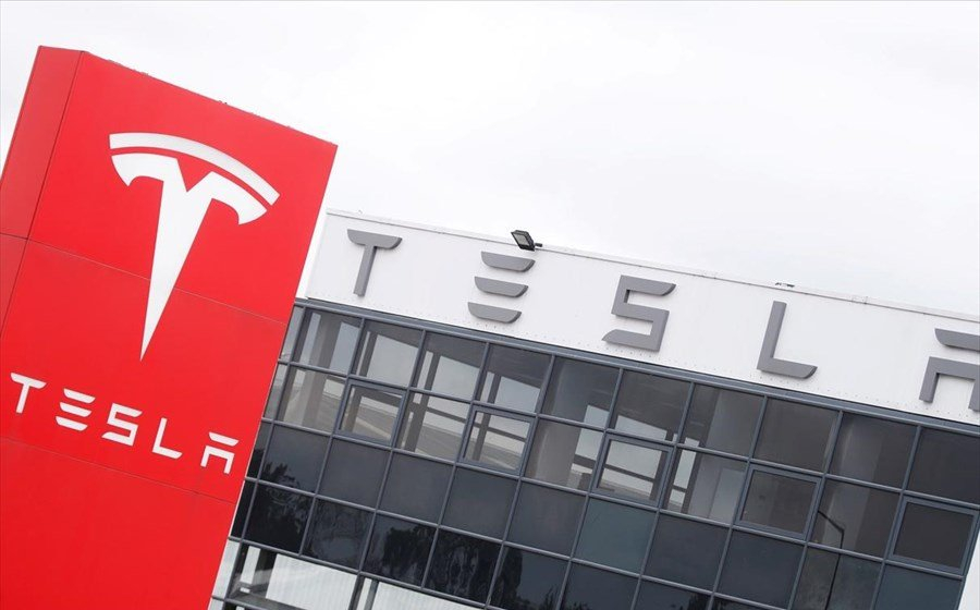 Tesla: Βουτιά 6% της μετοχής, μετά την υποβάθμιση και από την Goldman Sachs