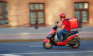 ΑΑΔΕ: Οι πλατφόρμες delivery θα παρέχουν στοιχεία σε τριμηνιαία βάση