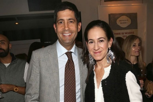 FED: Τον σύζυγο της κληρονόμου της Estée Lauder επέλεξε ο Τραμπ για νέο Πρόεδρο