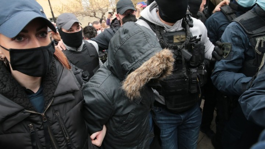 Με πρωτοφανή μέτρα ασφαλείας η μεταφορά της Ρούλας Πισπιρίγκου στην ανακρίτρια