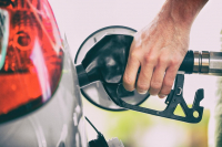 ΗΠΑ: Kάτω από τα 4,5 δολάρια το γαλόνι η μέση τιμή λιανικής της βενζίνης, ύστερα από 9 εβδομάδες